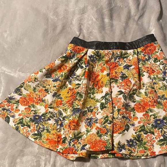Astr Floral Skirt with Black Trim - Picture 1 of 4